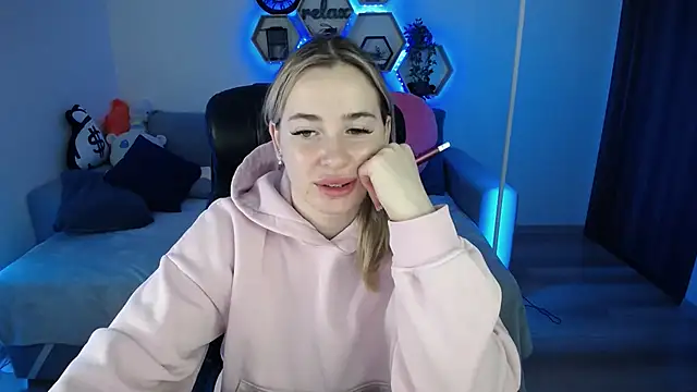 SabrinViolet online show from November 9, 2025, 9:13 am