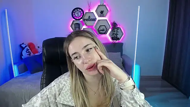 SabrinViolet online show from September 15, 2025, 8:04 am