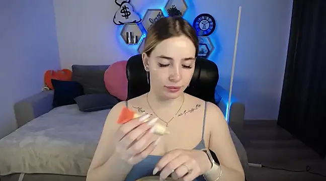 SabrinViolet online show from March 16, 2025, 9:05 am