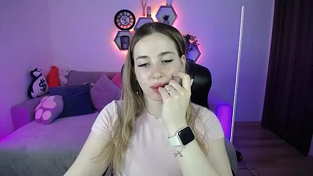 SabrinViolet online show from March 31, 2026, 8:05 am