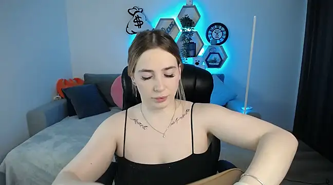 SabrinViolet online show from March 22, 2025, 9:13 am