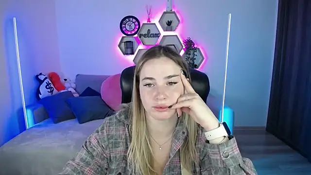 SabrinViolet online show from September 12, 2025, 8:03 am