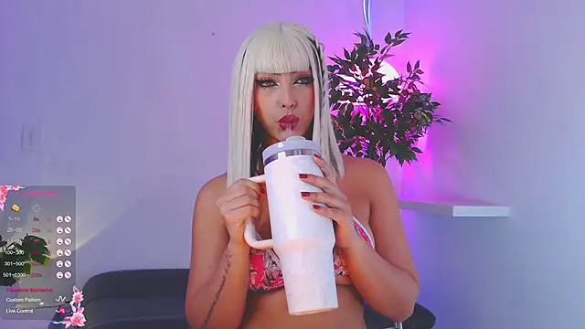 catalina  lovers online show from November 20, 2025, 6:52 pm