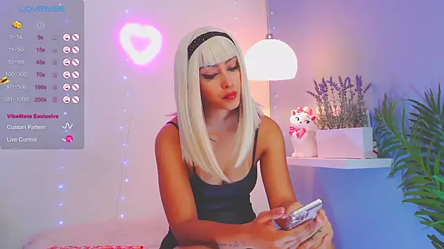 catalina  lovers online show from February 26, 2025, 4:16 pm