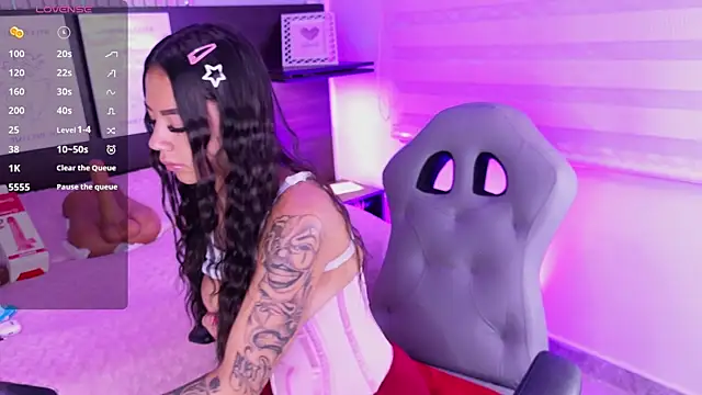 Snapshot of Violet_spencer chatting on June 19, 2026, 2:28 am Violet spencer online show from June 19, 2026, 2:28 am