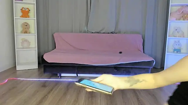 tinki winkii online show from November 3, 2025, 5:01 am