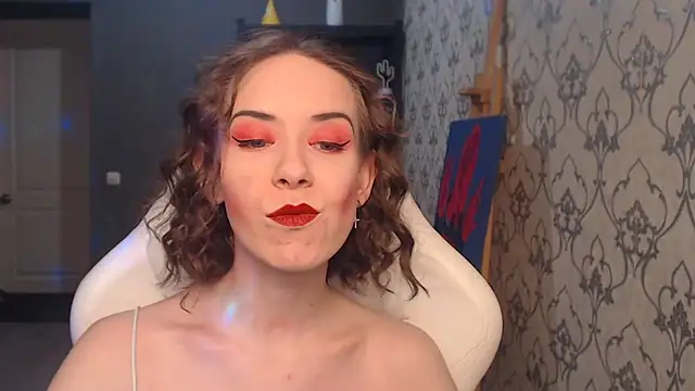 Snapshot of FascinatingEyess chatting on June 1, 2026, 7:13 pm FascinatingEyess online show from June 1, 2026, 7:13 pm