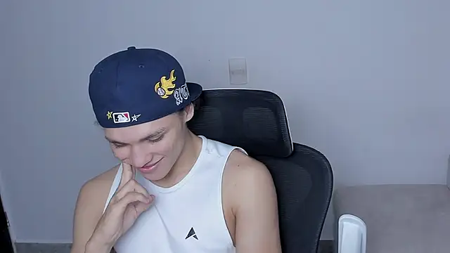 Snapshot of laurent_nova chatting on December 3, 2025, 8:08 pm laurent nova online show from December 3, 2025, 8:08 pm