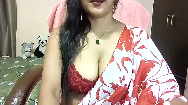 Snapshot of Queenhimanshi chatting on July 15, 2026, 8:05 pm Queenhimanshi online show from July 15, 2026, 8:05 pm