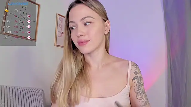 Snapshot of damn_cutie chatting on December 21, 2025, 4:30 pm damn cutie online show from December 21, 2025, 4:30 pm