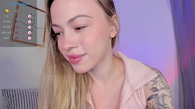 Snapshot of damn_cutie chatting on January 6, 2026, 2:26 am damn cutie online show from January 6, 2026, 2:26 am