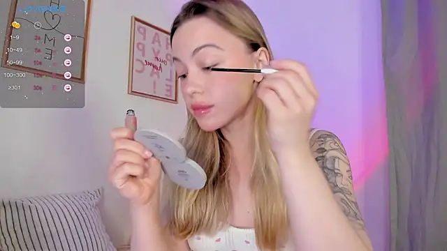 Snapshot of damn_cutie chatting on January 7, 2026, 5:34 am damn cutie online show from January 7, 2026, 5:34 am