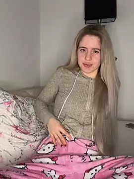 Snapshot of Holly-Glamour chatting on February 26, 2026, 11:49 pm Holly-Glamour online show from February 26, 2026, 11:49 pm