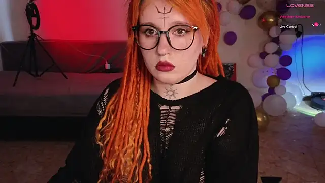 Snapshot of The_Full_Red_Moon chatting on October 18, 2025, 9:22 am The Full Red Moon online show from October 18, 2025, 9:22 am