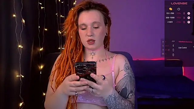 Snapshot of The_Full_Red_Moon chatting on February 14, 2026, 3:07 am The Full Red Moon online show from February 14, 2026, 3:07 am