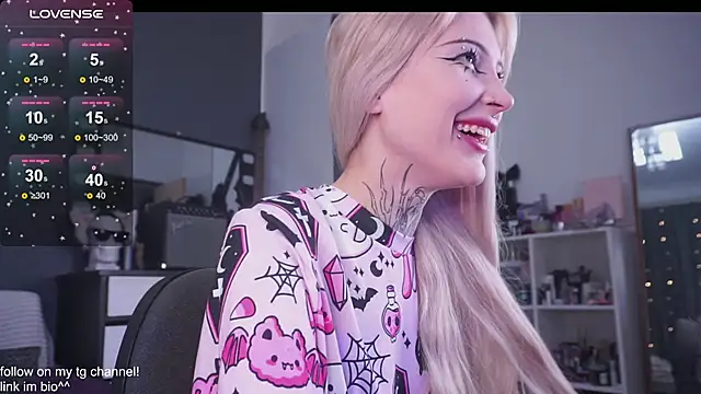 fraulein mooon online show from September 25, 2025, 8:48 pm