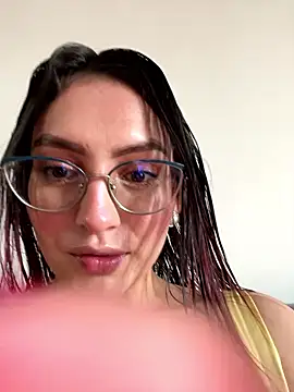 Snapshot of VioletPearson chatting on January 10, 2026, 1:06 pm VioletPearson online show from January 10, 2026, 1:06 pm