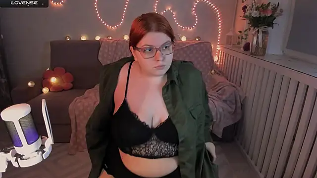 Snapshot of Melissa_Purr chatting on November 10, 2025, 7:19 pm Melissa Purr online show from November 10, 2025, 7:19 pm