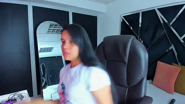 Ivanna18 x online show from September 24, 2025, 4:08 am