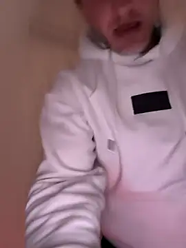 AttractiveSilk5 online show from April 8, 2026, 9:49 pm