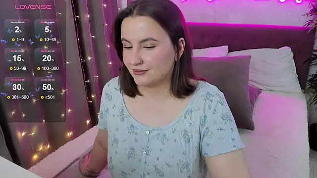 Snapshot of FeralPeach chatting on November 29, 2025, 5:07 am FeralPeach online show from November 29, 2025, 5:07 am