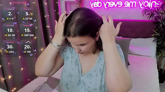 Snapshot of FeralPeach chatting on November 1, 2025, 6:41 am FeralPeach online show from November 1, 2025, 6:41 am