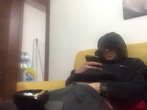 Snapshot of DragonPink chatting on January 25, 2025, 8:53 pm DragonPink online show from January 25, 2025, 8:53 pm