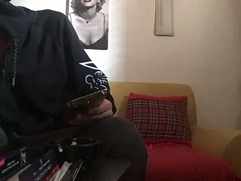 Snapshot of DragonPink chatting on January 6, 2025, 1:30 pm DragonPink online show from January 6, 2025, 1:30 pm