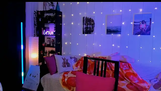 Snapshot of Magic_Allie chatting on December 15, 2025, 6:41 am Magic Allie online show from December 15, 2025, 6:41 am