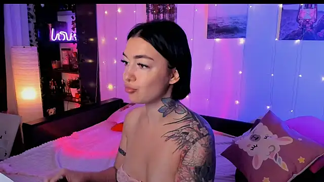 Snapshot of Magic_Allie chatting on November 17, 2025, 6:39 am Magic Allie online show from November 17, 2025, 6:39 am