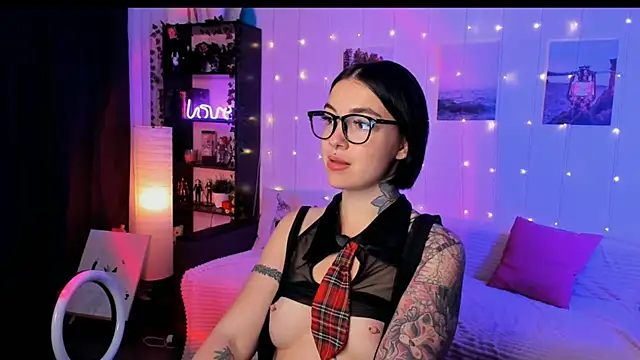 Snapshot of Magic_Allie chatting on November 22, 2025, 4:33 am Magic Allie online show from November 22, 2025, 4:33 am