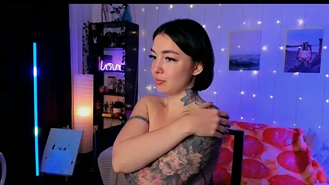 Snapshot of Magic_Allie chatting on December 3, 2025, 7:35 pm Magic Allie online show from December 3, 2025, 7:35 pm