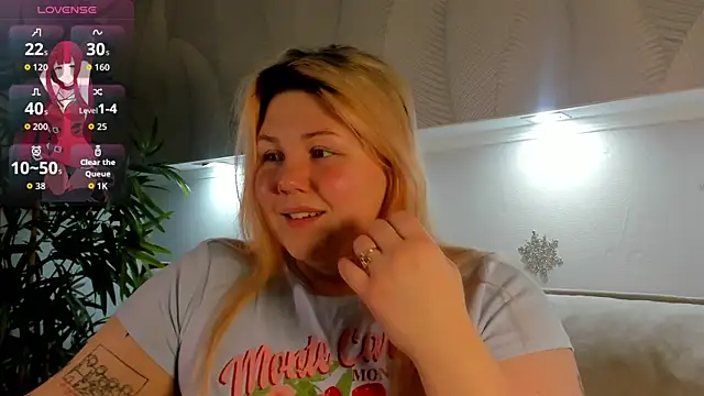 Snapshot of Ruth_Oliver chatting on December 3, 2025, 1:06 am Ruth Oliver online show from December 3, 2025, 1:06 am