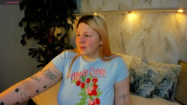 Snapshot of Ruth_Oliver chatting on November 22, 2025, 1:04 am Ruth Oliver online show from November 22, 2025, 1:04 am