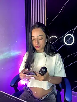 Snapshot of Ady_18 chatting on December 18, 2025, 8:23 pm Ady 18 online show from December 18, 2025, 8:23 pm