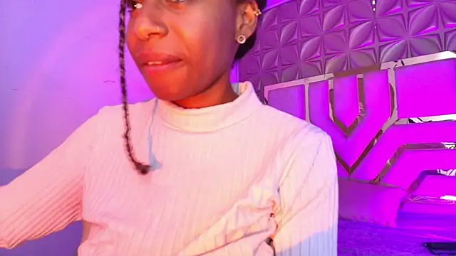 Queen perla  online show from April 15, 2026, 12:21 pm