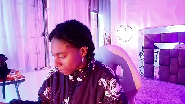 Snapshot of Queen_perla_ chatting on June 28, 2026, 12:33 pm Queen perla online show from June 28, 2026, 12:33 pm