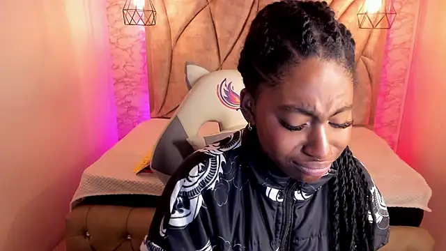 Queen perla  online show from March 18, 2025, 3:33 pm