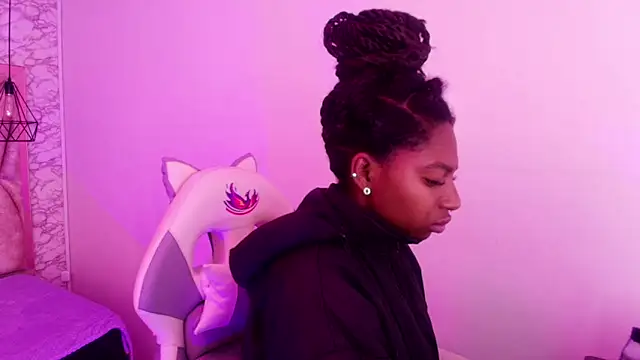 Queen perla  online show from November 20, 2025, 12:28 pm