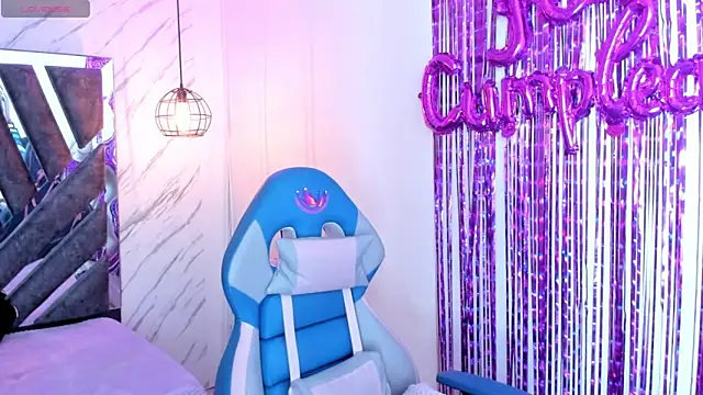 Queen perla  online show from October 22, 2025, 12:15 pm