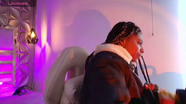 Queen perla  online show from February 5, 2026, 11:28 am