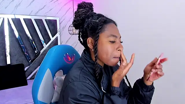 Queen perla  online show from November 8, 2025, 12:09 pm