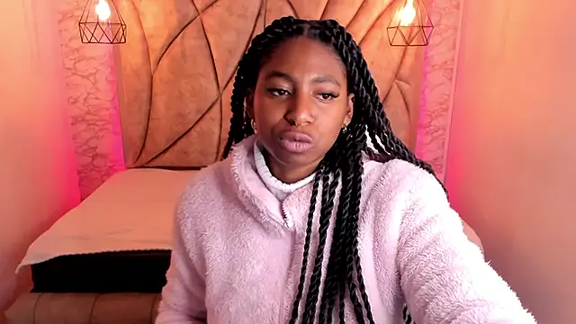 Queen perla  online show from March 5, 2025, 12:33 pm