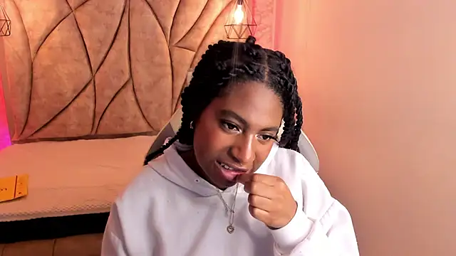 Queen perla  online show from March 13, 2025, 3:17 pm