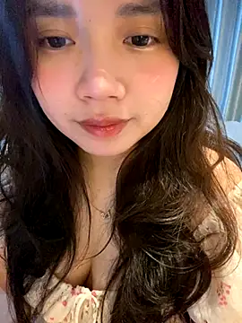 Hotellinh12 online show from November 14, 2025, 1:37 pm