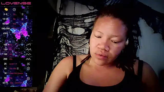 Snapshot of Milfshakecafe chatting on October 9, 2025, 2:28 pm Milfshakecafe online show from October 9, 2025, 2:28 pm