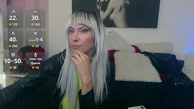 EvelynQueenn online show from October 16, 2025, 8:11 am