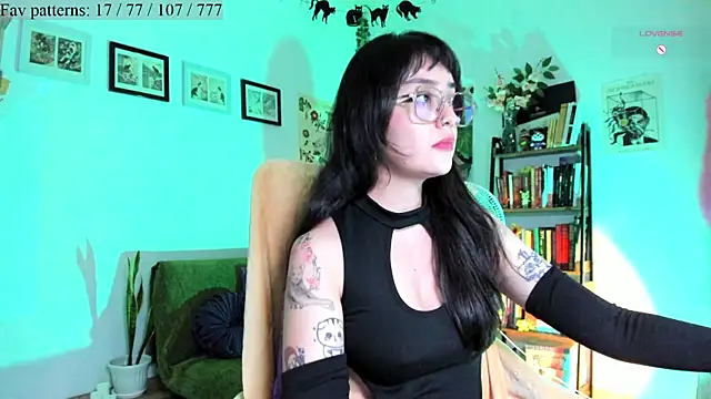 Snapshot of Conlosmichis chatting on November 26, 2025, 1:27 am Conlosmichis online show from November 26, 2025, 1:27 am