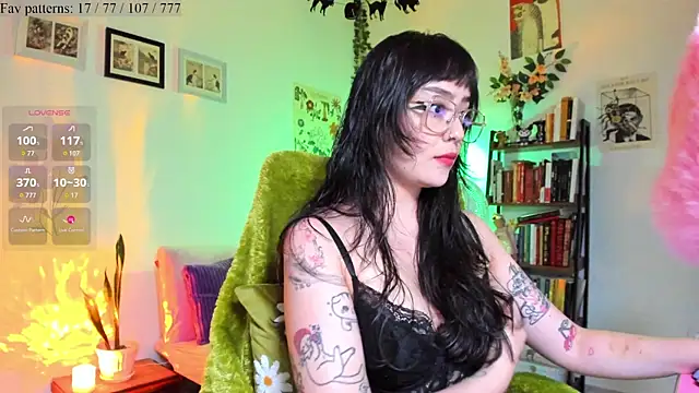 Snapshot of Conlosmichis chatting on January 13, 2026, 12:47 am Conlosmichis online show from January 13, 2026, 12:47 am