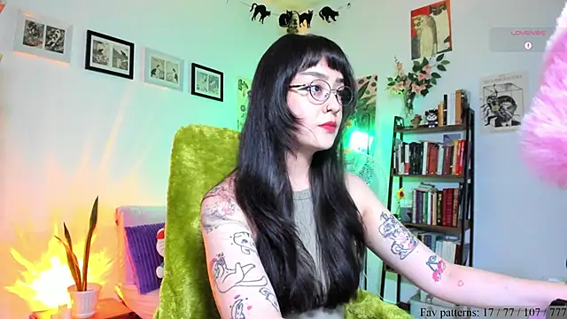 Snapshot of Conlosmichis chatting on February 3, 2026, 11:10 pm Conlosmichis online show from February 3, 2026, 11:10 pm